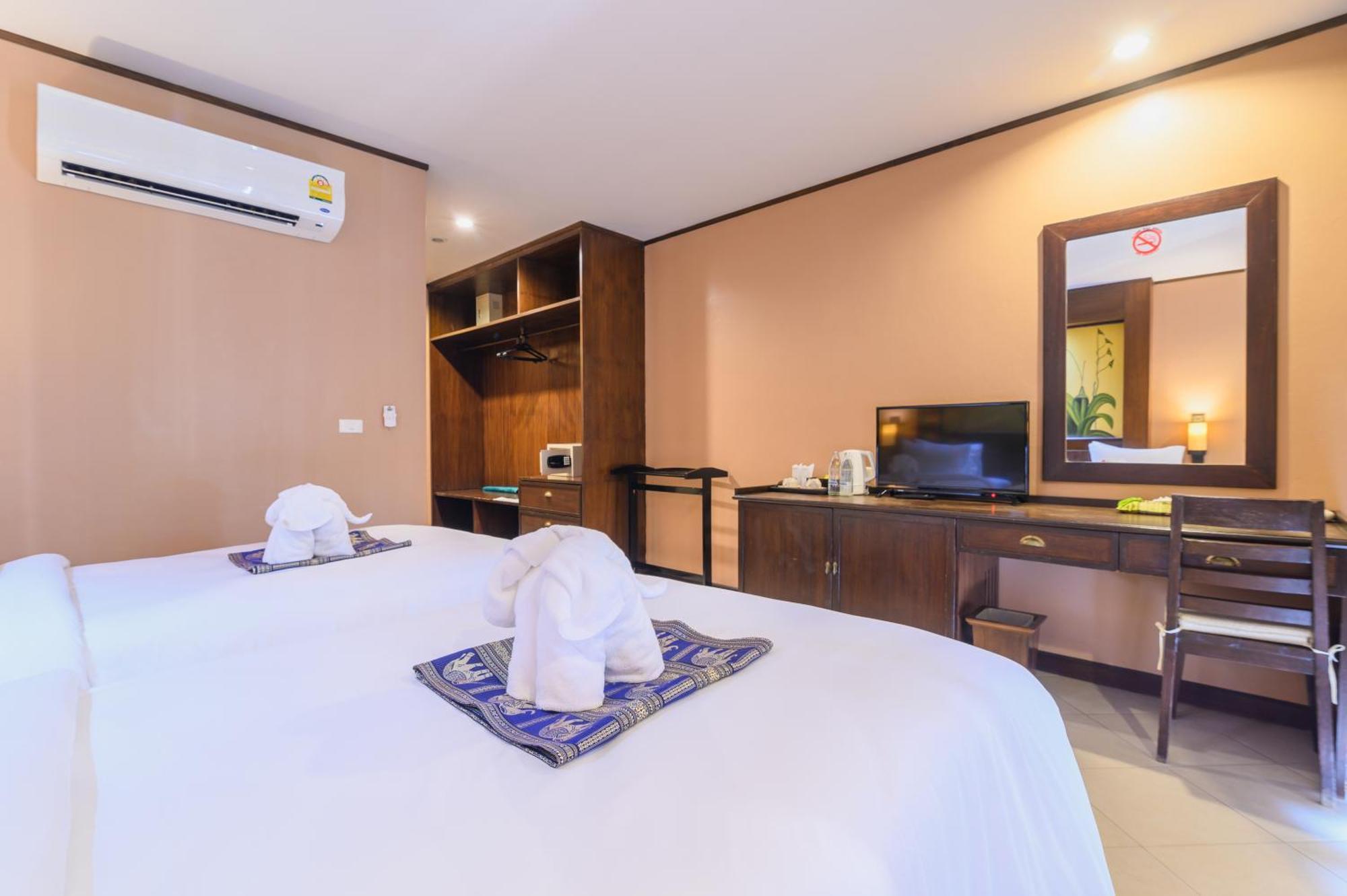 Phuket Kata Resotel Rom bilde