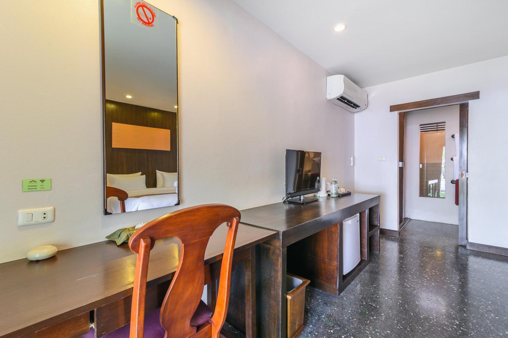 Phuket Kata Resotel Rom bilde