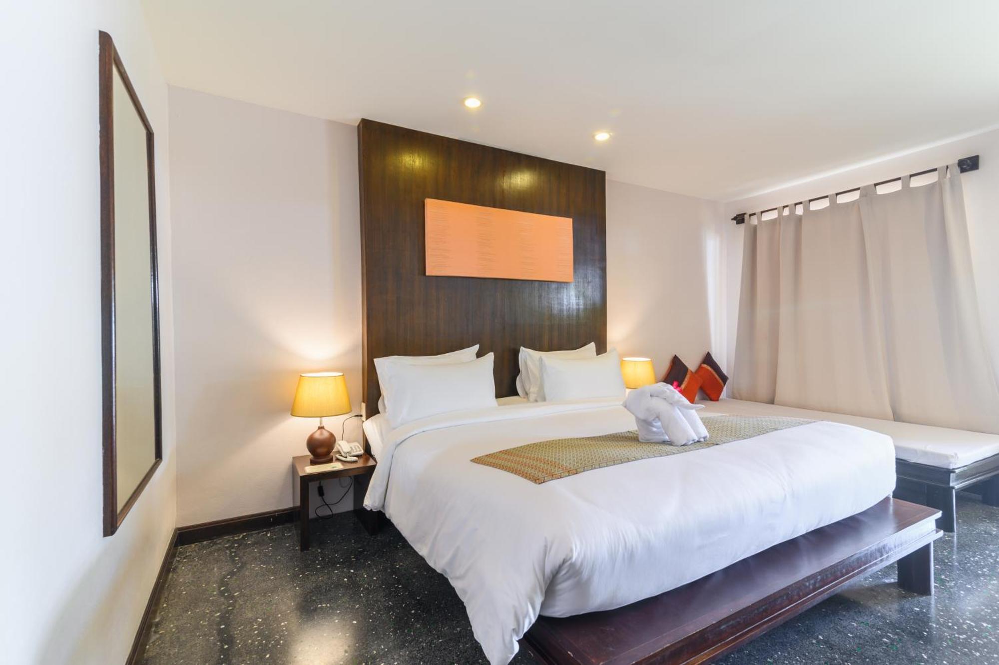 Phuket Kata Resotel Rom bilde