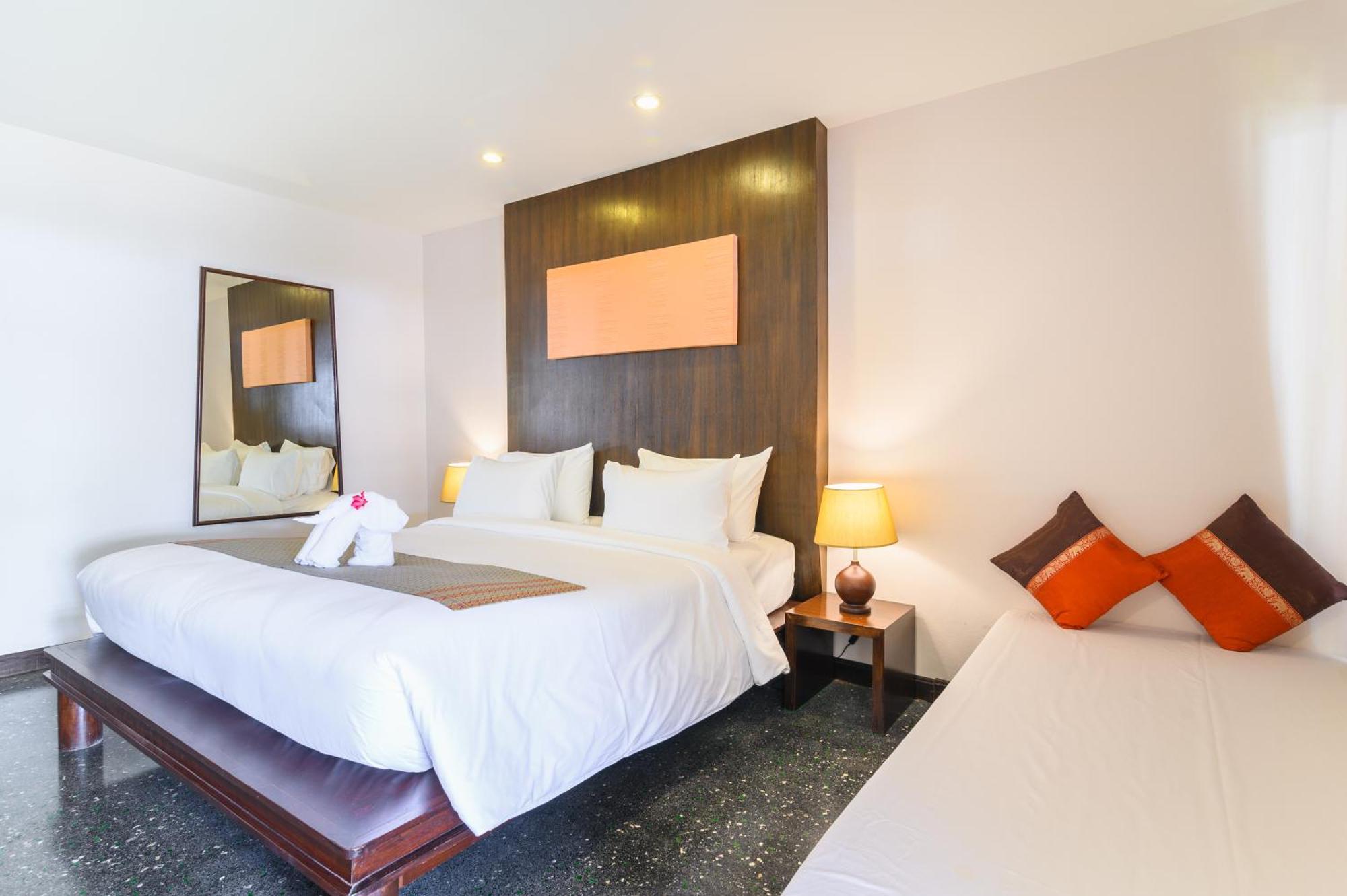 Phuket Kata Resotel Rom bilde